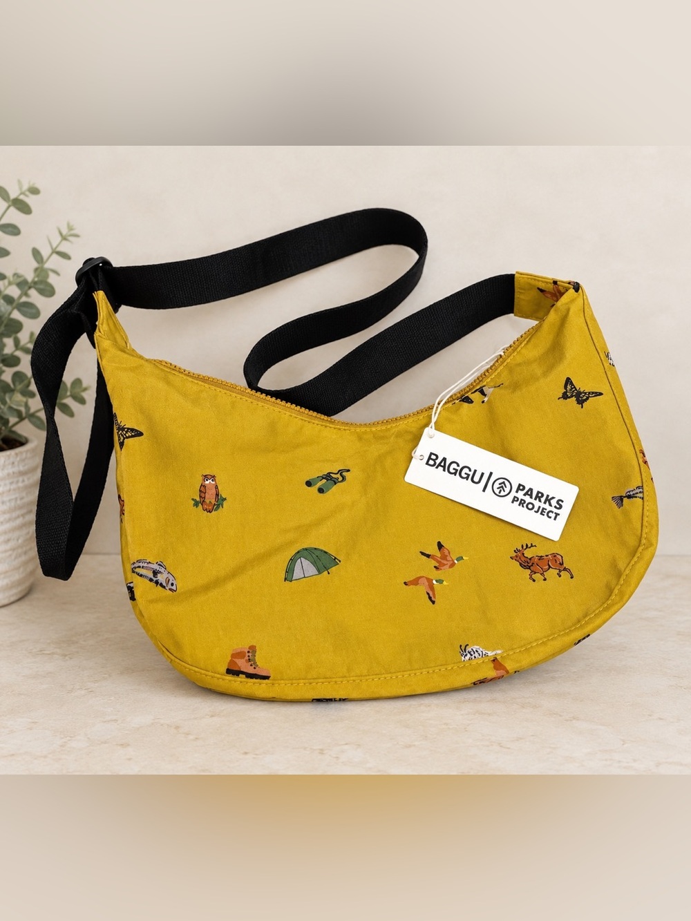 BAGGU Mustard Yellow Parks Project Crossbody Bag with Black Strap